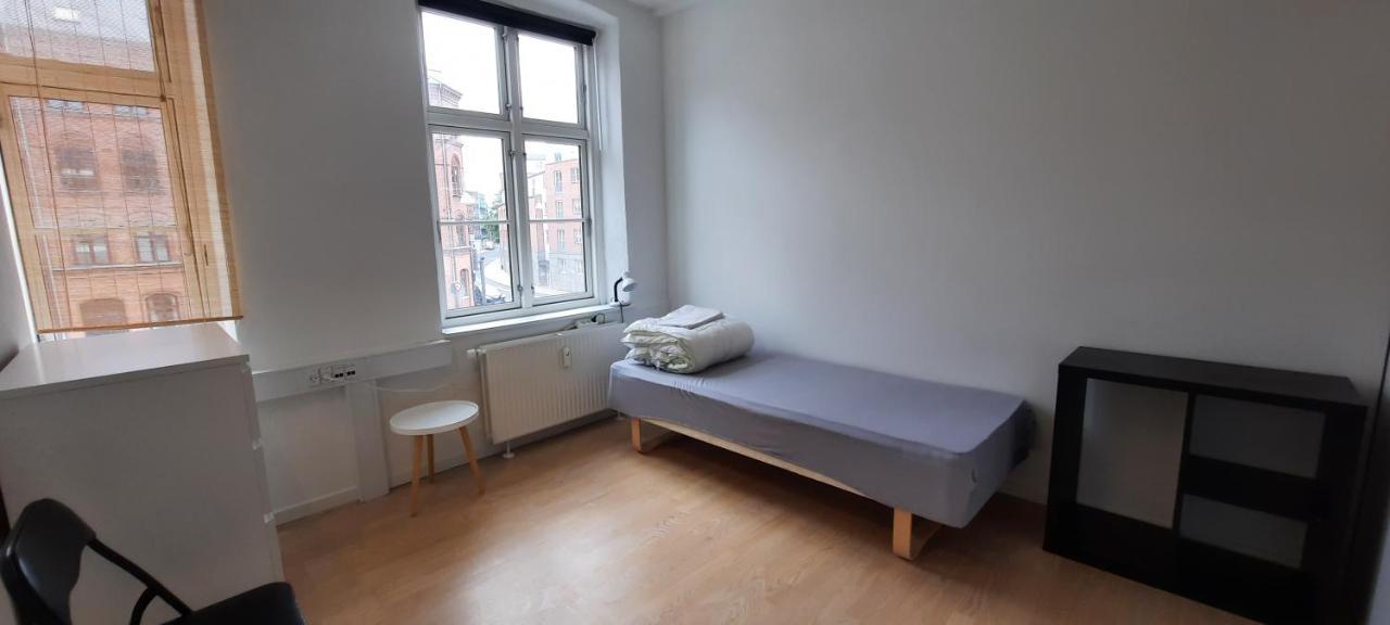 Private Room In A Shared Apartment Odense Exterior foto